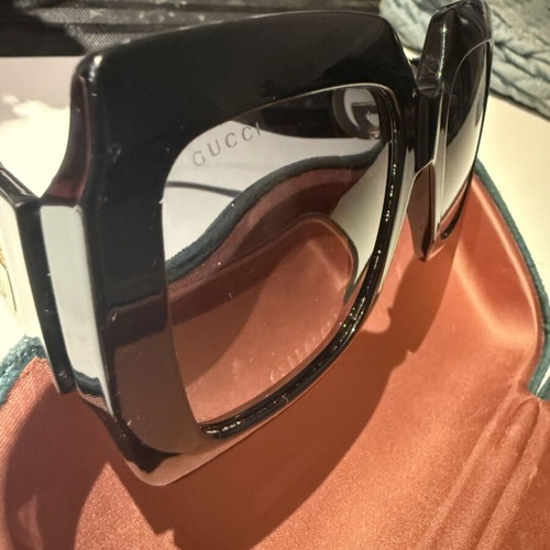 Gucci sunglasses like new, black