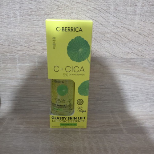 Natura Siberica C+Cica C-Berrica Glassy Skin Lift Lifeforce Essence 50ml new