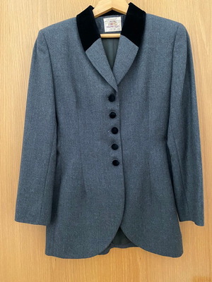Vintage women's jacket gray like new, wool and velvet