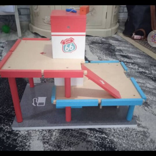 Janod wooden garage with car wash used