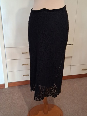 Diva by D skirt with black lace and lining, one size