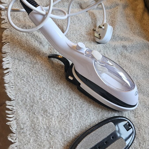 Portable steam iron brush like new with lint remover