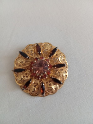 Vintage pin like new