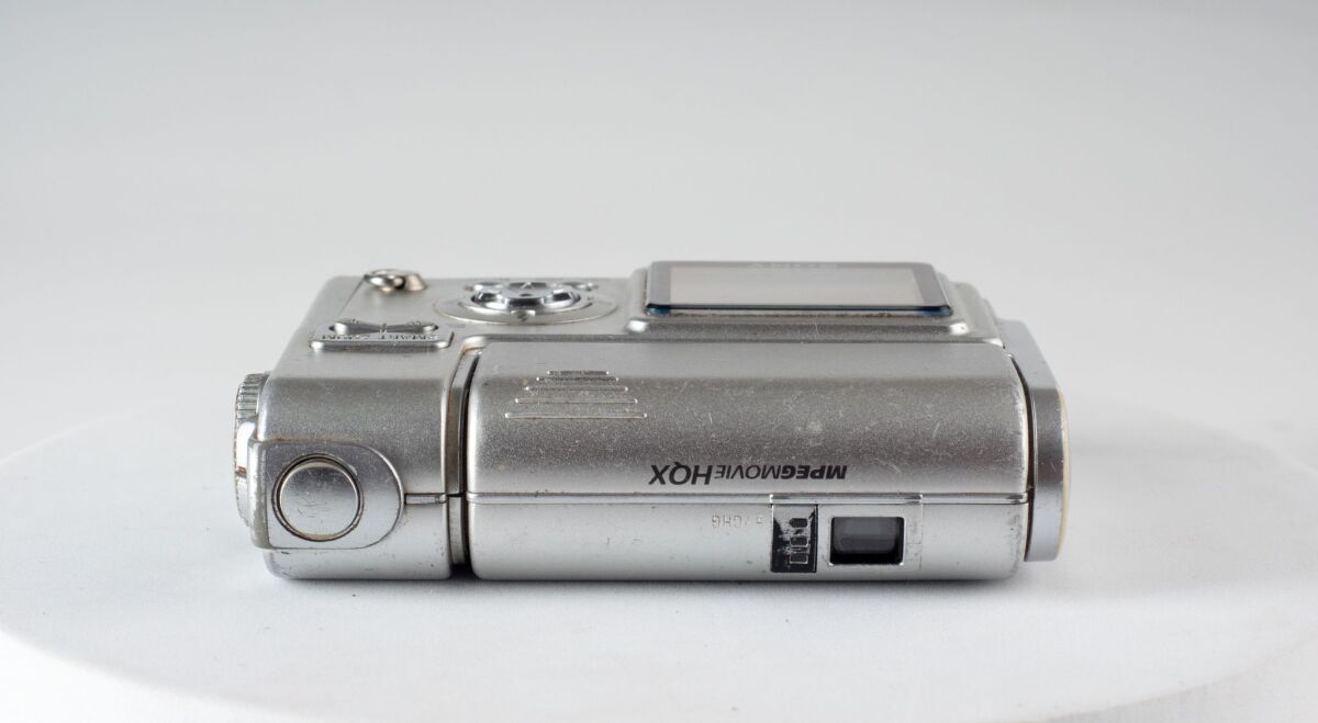 Sony Cyber-shot DSC-F77A digital camera… - € 225,00 - Vendora.cy