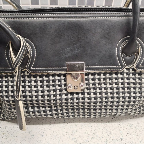 Next shoulder bag like new, black and white