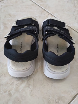 Calvin Klein σανδάλια μεταχειρισμένα, μέγεθος 31, μαύρο και άσπρο