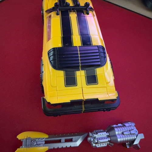 Bumblebee movie transformer knock off studio series like new