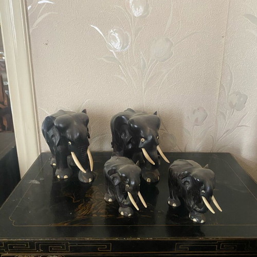 Handmade ebony elephant carving set like new