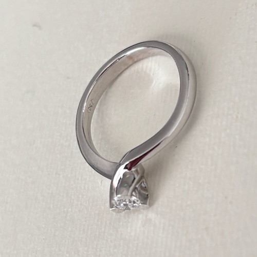 Solitaire ring white gold k18 with diamond like new