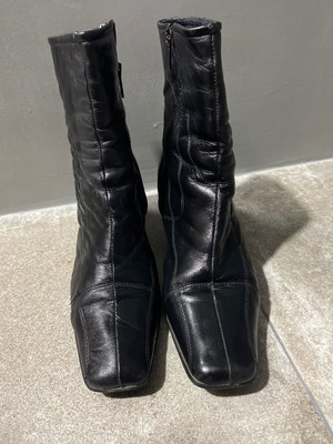Black leather boots used, square toe, heel, size 40