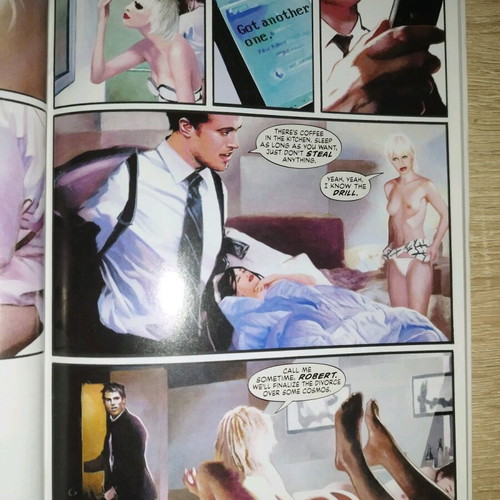 Graphic Novel The Green Woman like new
