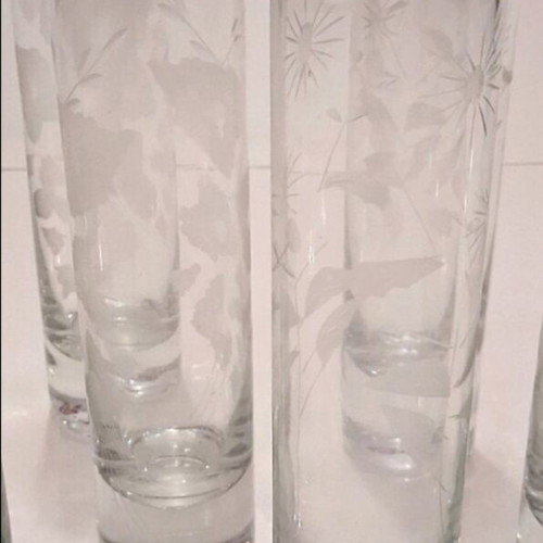 Set of 8 crystal glasses with embossed flowers