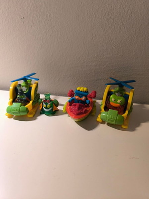 Superzings Series 2 used, 4 figures and 3 vehicles