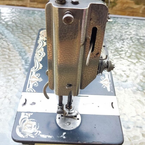 Heid & Neu sewing machine used, collectible German model