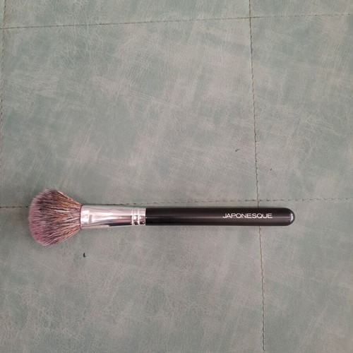 Blush brush used, number 717 by Japonesque