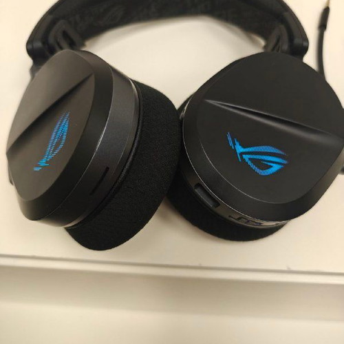 Asus POG Pelta Tri-mode Bluetooth gaming headphones like new, black