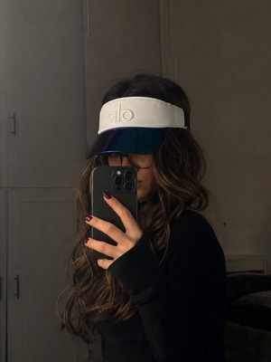 Alo Yoga Airlift Solar Visor white like new