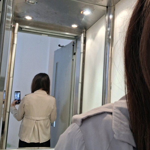 Stradivarius small beige trench coat like new, short