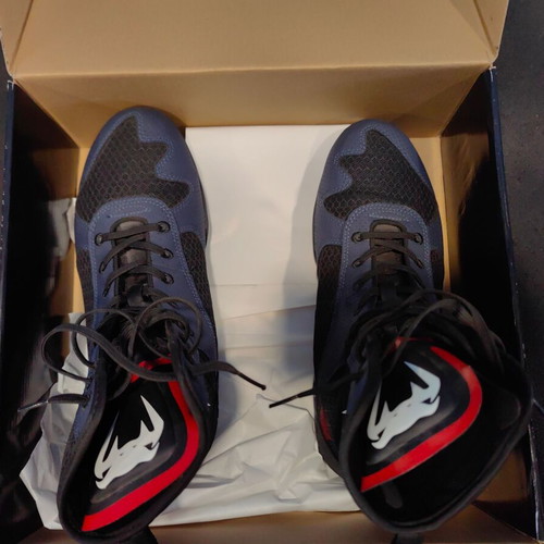 Venum Elite Boxing Shoes High Top size 44 like new, blue and red