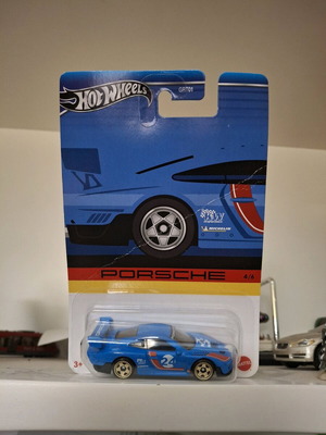 Hotwheels Porsche 935 new