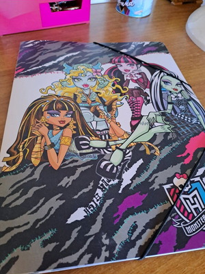 Monsters High folder used with side elastic