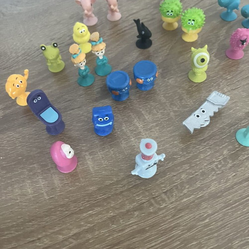 Ser Stikeez suction cup figures set, like new, 28 pieces