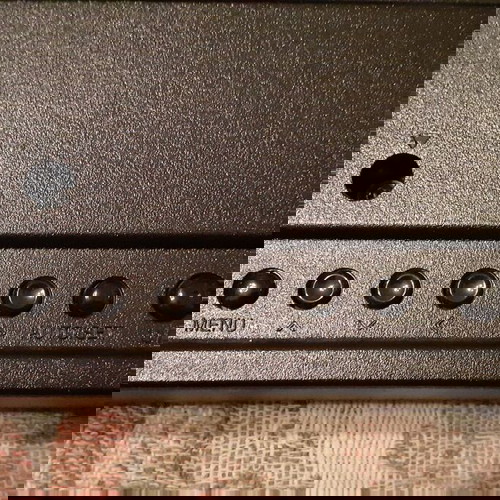 Οθόνη monitor LG 55SM5KE 55 ιντσών σαν καινούργια με τηλεκοντρόλ και βάση τοίχου