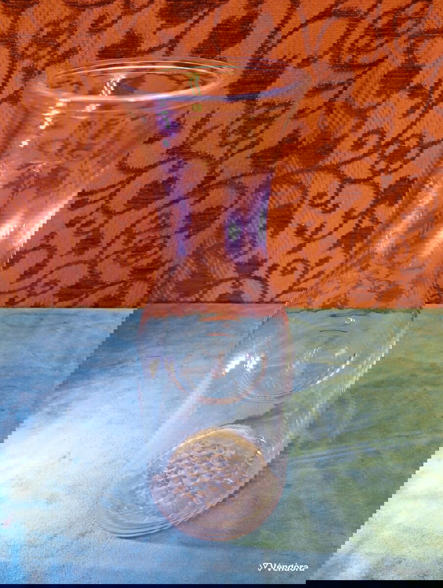 Καράφα κρασιού 1 λίτρου σπάνια, σαν καινούργιο, γυάλινη με ανάγλυφο σταφύλι