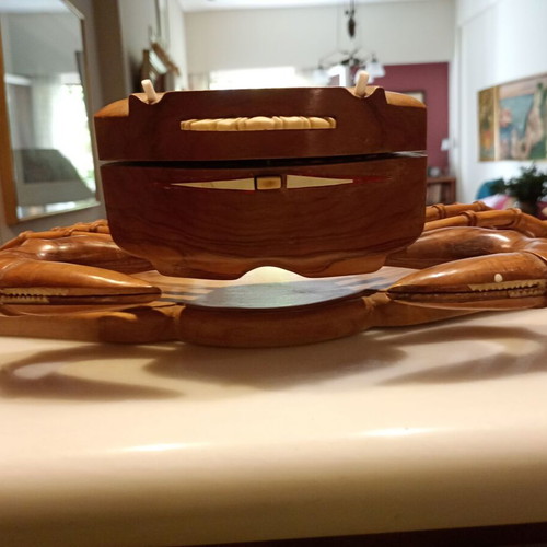 Handmade wooden crab-shaped jewelry box like new