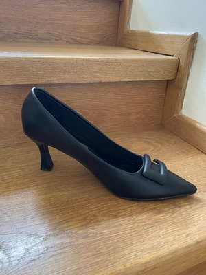 Franchesca Moretti black pumps like new, size 39