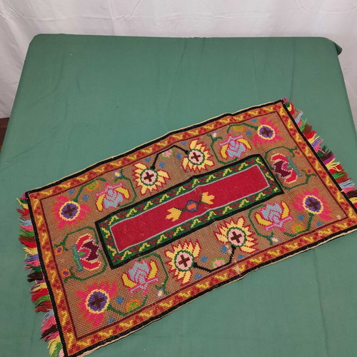 Knitted rug used with fringes lined from 1930 era