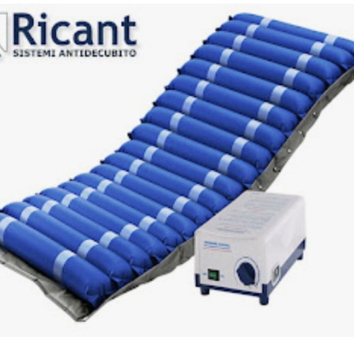 Air mattress with pump for bedridden patients