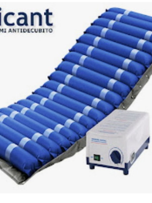 Air mattress with pump for bedridden patients