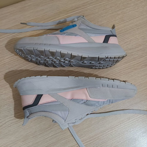 Women's athletic shoes used, size 40, gray and pink