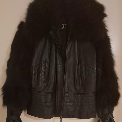 Leather jacket like new, Italian black with fur collar and sleeves