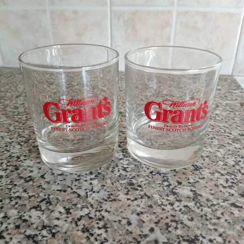 Grant's collectible glasses like new, set of 2 with red logo