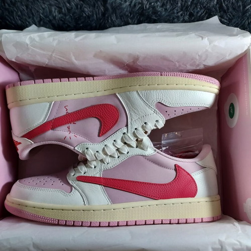 Jordan Retro Low OG SP Travis Scott sneakers, pink