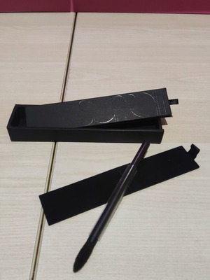 Surratt Beauty Artistique μεσαία πινέλο για smoky eye