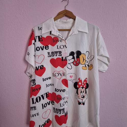 Spring shirt one size, white and red, like new, baggy style