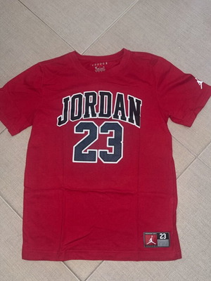 Jordan kids XL red T-shirt