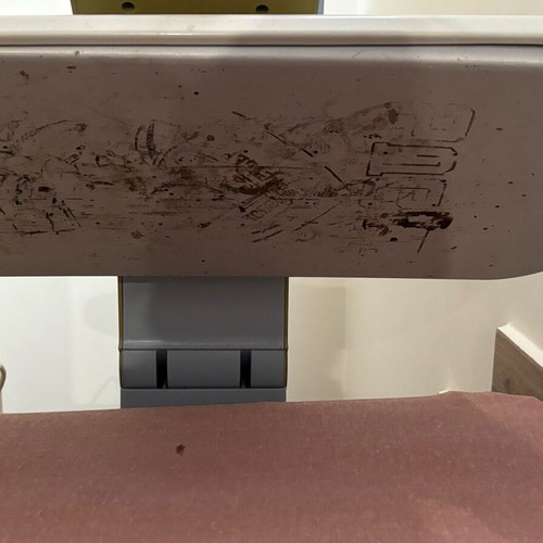 Singer ironing press used in very good condition