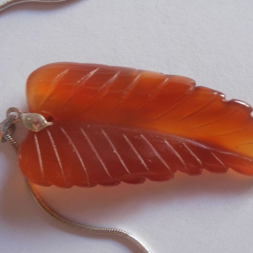 Baltic amber necklace with leaf pendant
