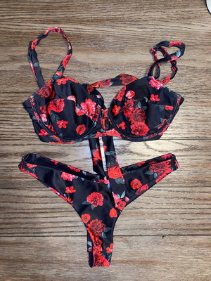 NA-KD bikini size M like new, black and red
