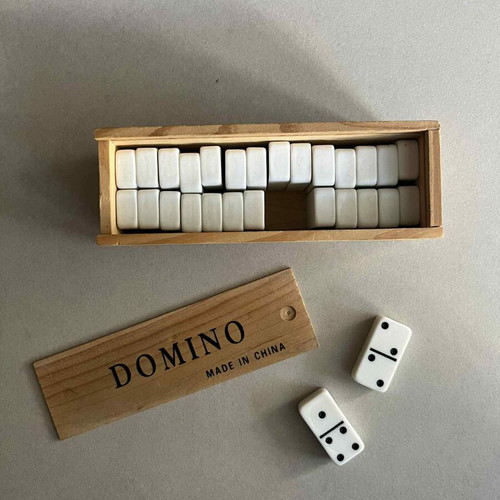 Vintage domino game like new, collectible from 2000s