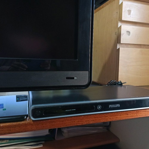 Philips 32-inch TV used with DVD