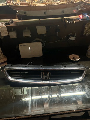 Honda Civic grille like new, genuine