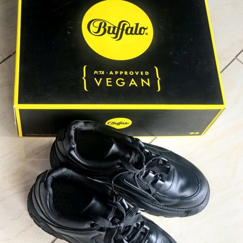 Buffalo Chunky Sneakers black vegan leather like new size 38