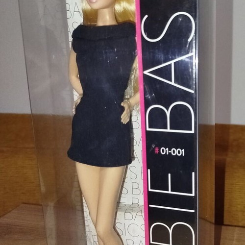 Collectible Barbie Black Label 2009 like new, Model 01-001