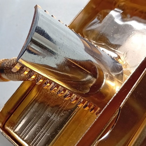 Soluna razor in original case