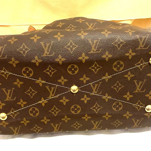 Louis Vuitton Tivoli GM bag like new, large size, adjustable handles